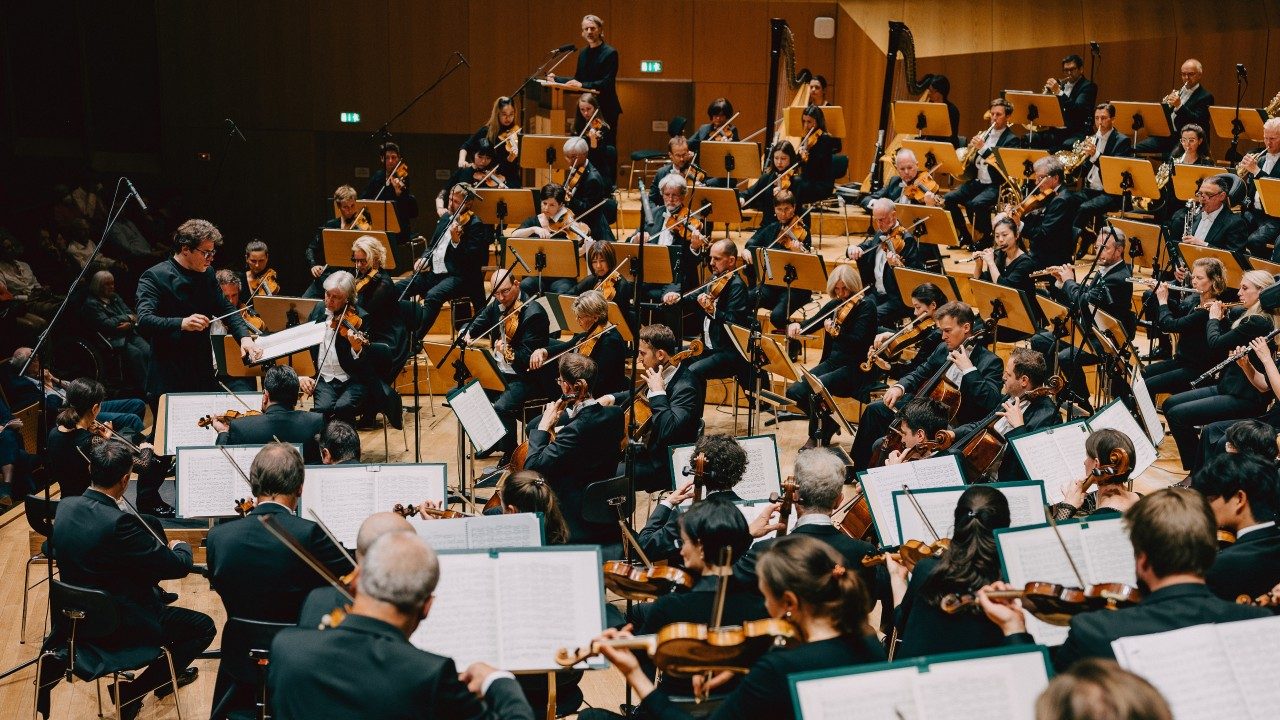  The Bamberg Symphony during a live performance